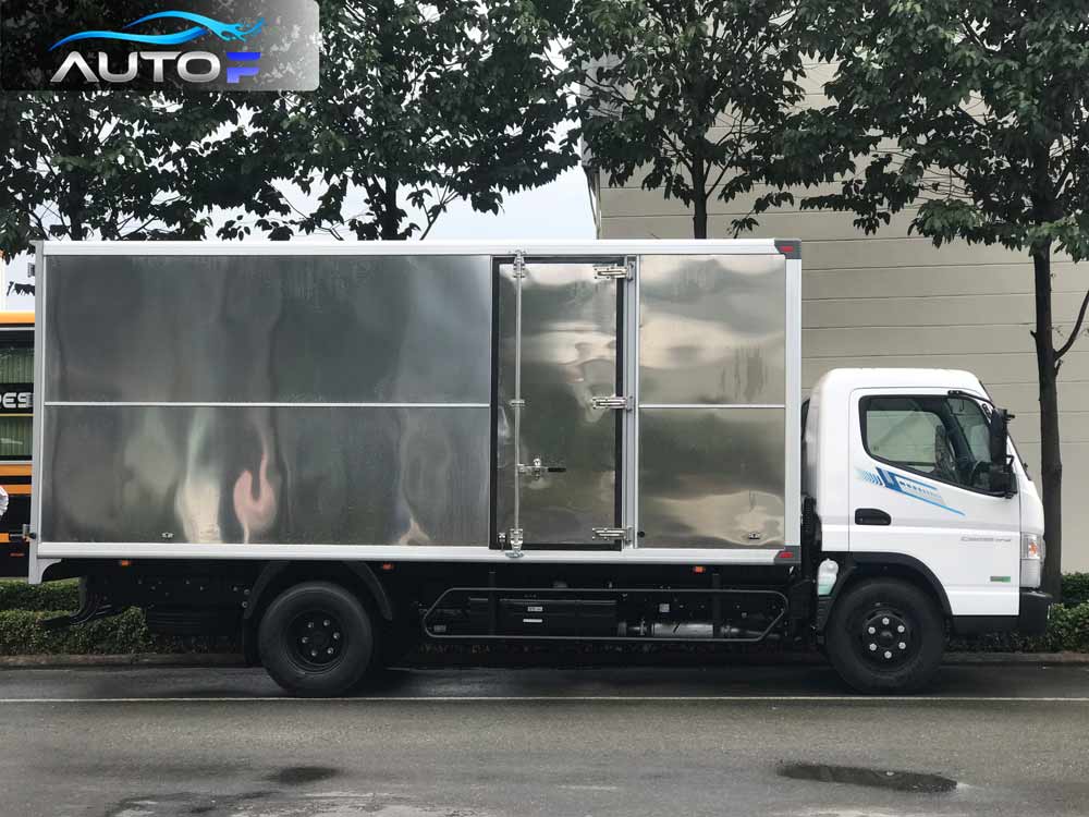Xe tải Fuso Canter TF7.5 thùng kín (3.5 tấn - dài 5.2m)
